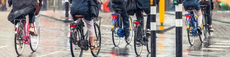 Fietsers in de regen